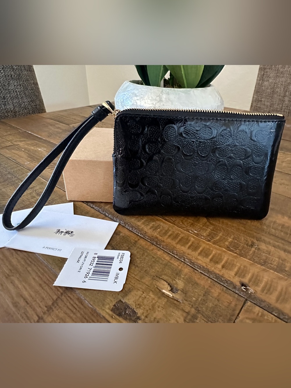 Black Coach Corner Zip Wristlet in Signature Black Debossed Patent Leather. - Picture 4 of 5
